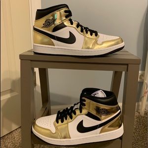 Air Jordan 1Mid SE
